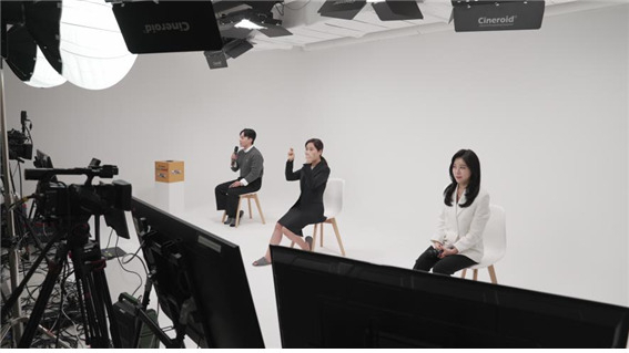 네오위즈 인사담당자가 8일 2024 장애대학생 메타버스채용설명회’에서 기업소개 및 채용 안내를 진행하고 있다. [한국장애인고용공단 제공]