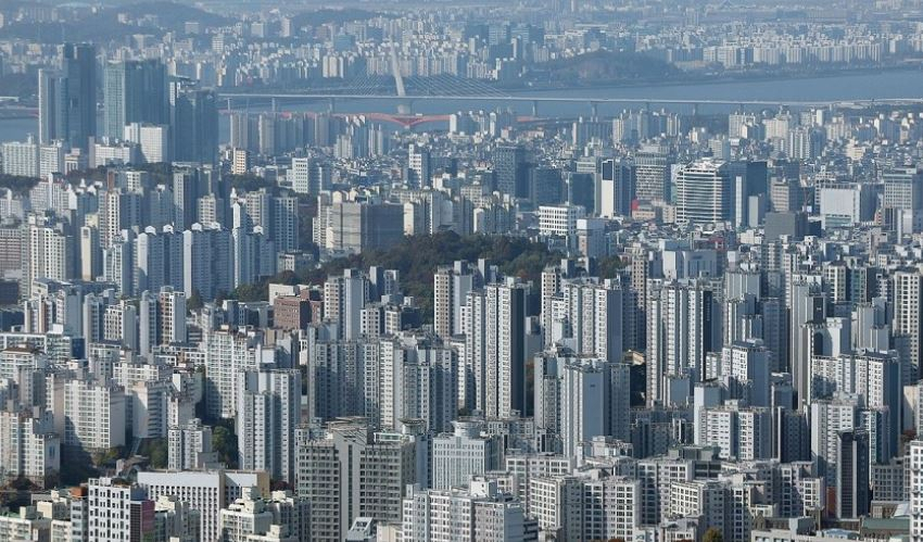 서울 남산에서 바라본 아파트 단지. [연합]