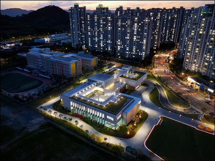 순천 신대도서관 야경.