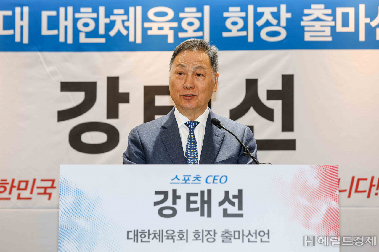 강태선 BYN블랙야크 회장이 11일 오후 서울 중구 코리아나호텔에서 제42대 대한체육회장 출마선언 기자회견을 하고 있다. 임세준 기자