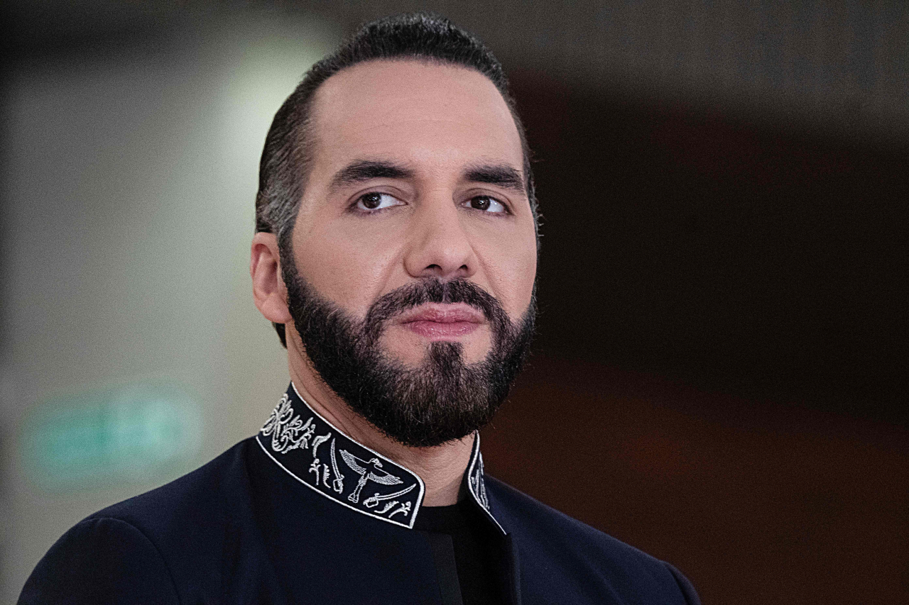 11일(현지시간) 나이브 부켈레 엘살바도르 대통령이 산호세 대통령 관저에서 회담에 나섰다. [AFP]