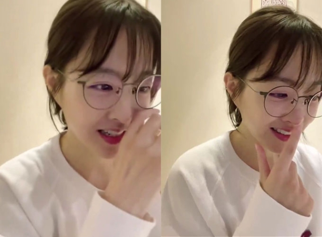 배우 박보영. [위버스 라이브 방송]