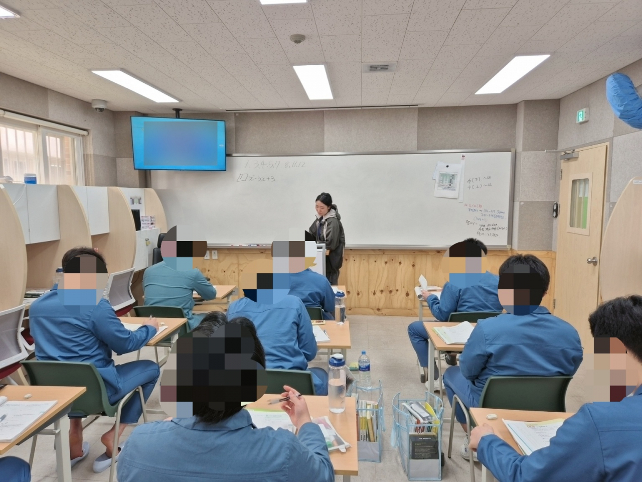 서울남부교도소 만델라학교 수능준비반에서 소년수들이 수업을 듣고 있다. [만델라학교 제공]
