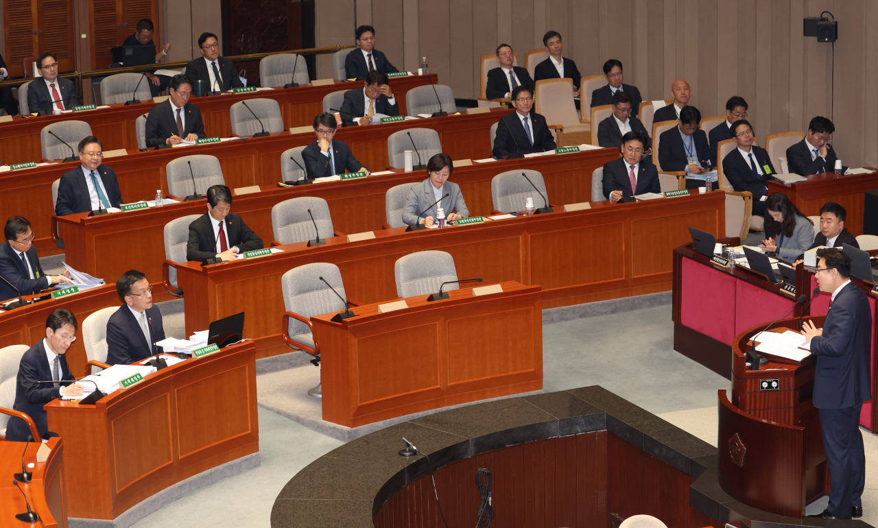 12일 국회에서 예산결산특별위원회 전체회의가 열리고 있다. [연합]