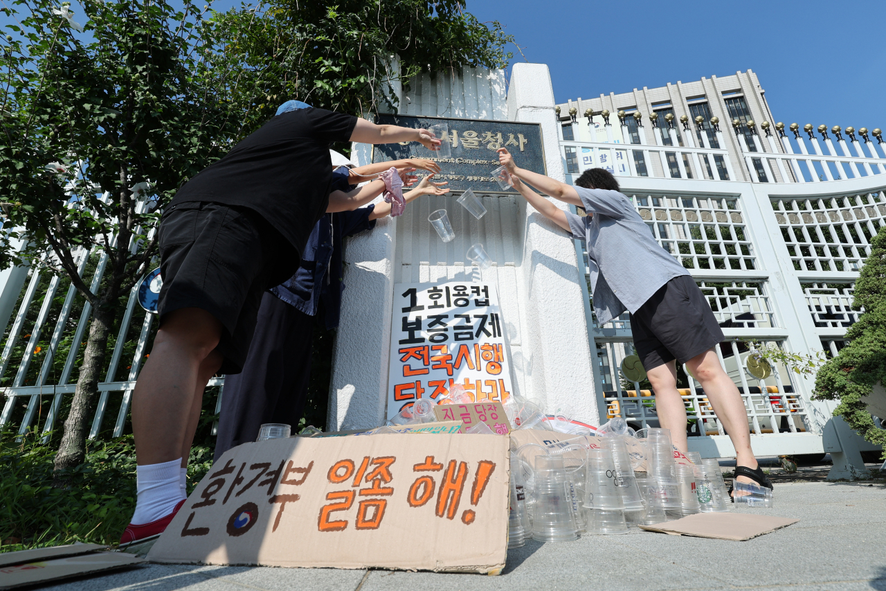 “일회용컵 쓰려면 300원 내세요” 돈 아끼려다보니…쓰레기까지 팍 줄었다 [지구, 뭐래?]