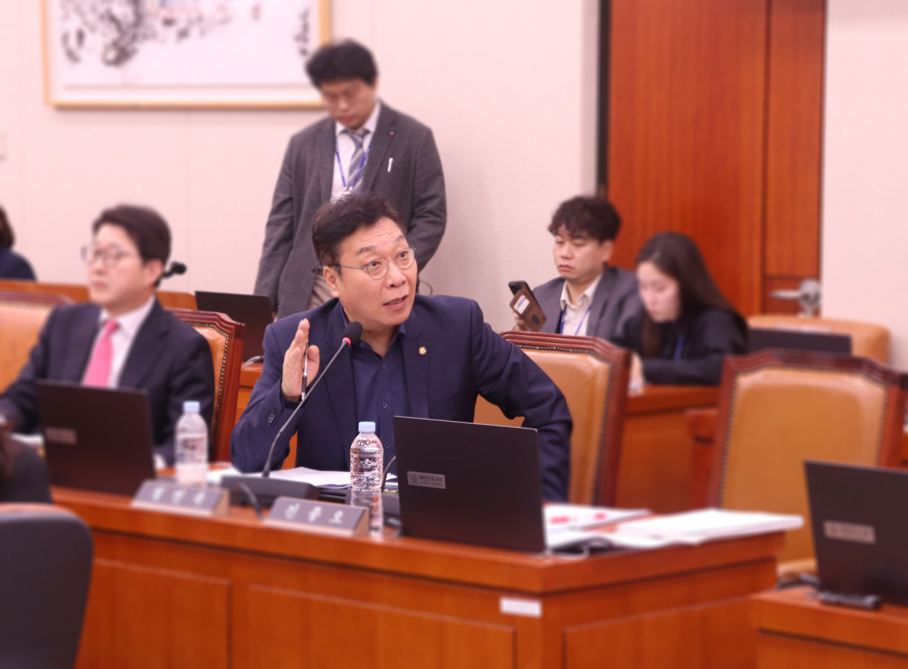 정연욱 의원이 국회 문화체육관광위원회 국정감사에서 질의를 하고 있다. [사진=정연욱 의원실]