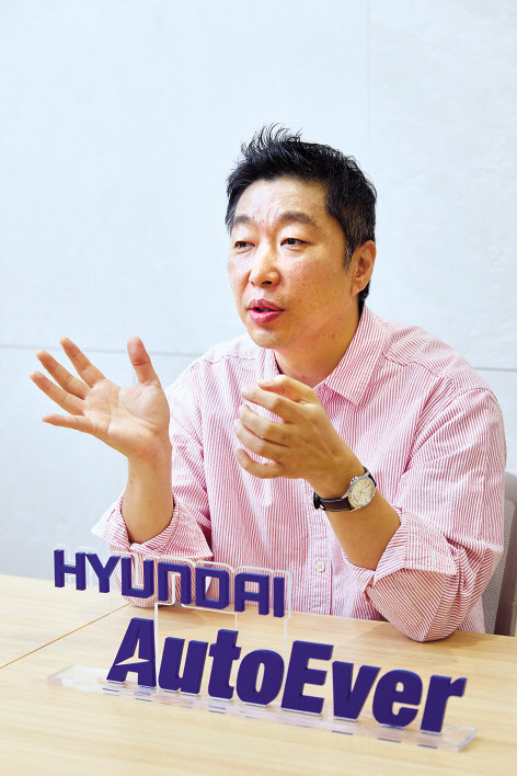 정지훈 현대오토에버 차량전장SW센터장이 헤럴드경제와의 인터뷰에서 모빌진과 관련해 설명하고 있다.[현대오토에버 제공]