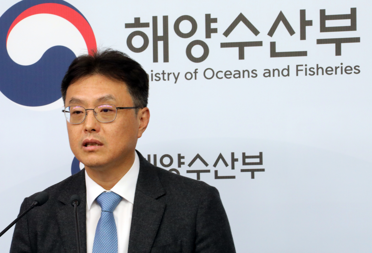 해양수산부 전재우 기획조정실장이 13일 오후 정부세종청사 해수부 기자실에서 '윤석열 정부 2년 반을 맞아 해양수산 분야 성과 및 향후 계획'을 설명하고 있다. [연합]