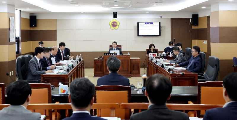 인천광역시의회의 행정사무감사 장면.