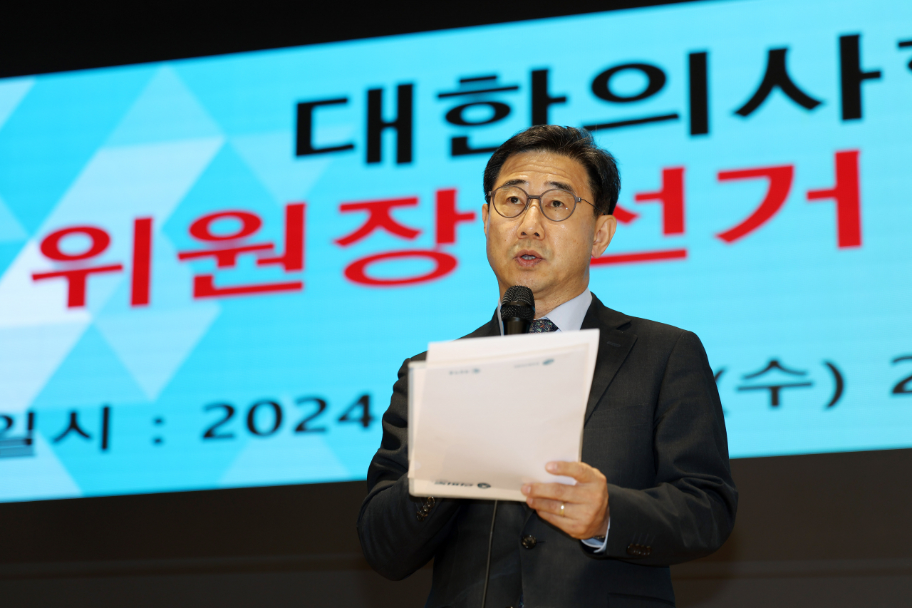 13일 오후 서울 용산구 대한의사협회에서 비상대책위원회 위원장으로 선출된 박형욱 대한의학회 부회장이 소감을 밝히고 있다.