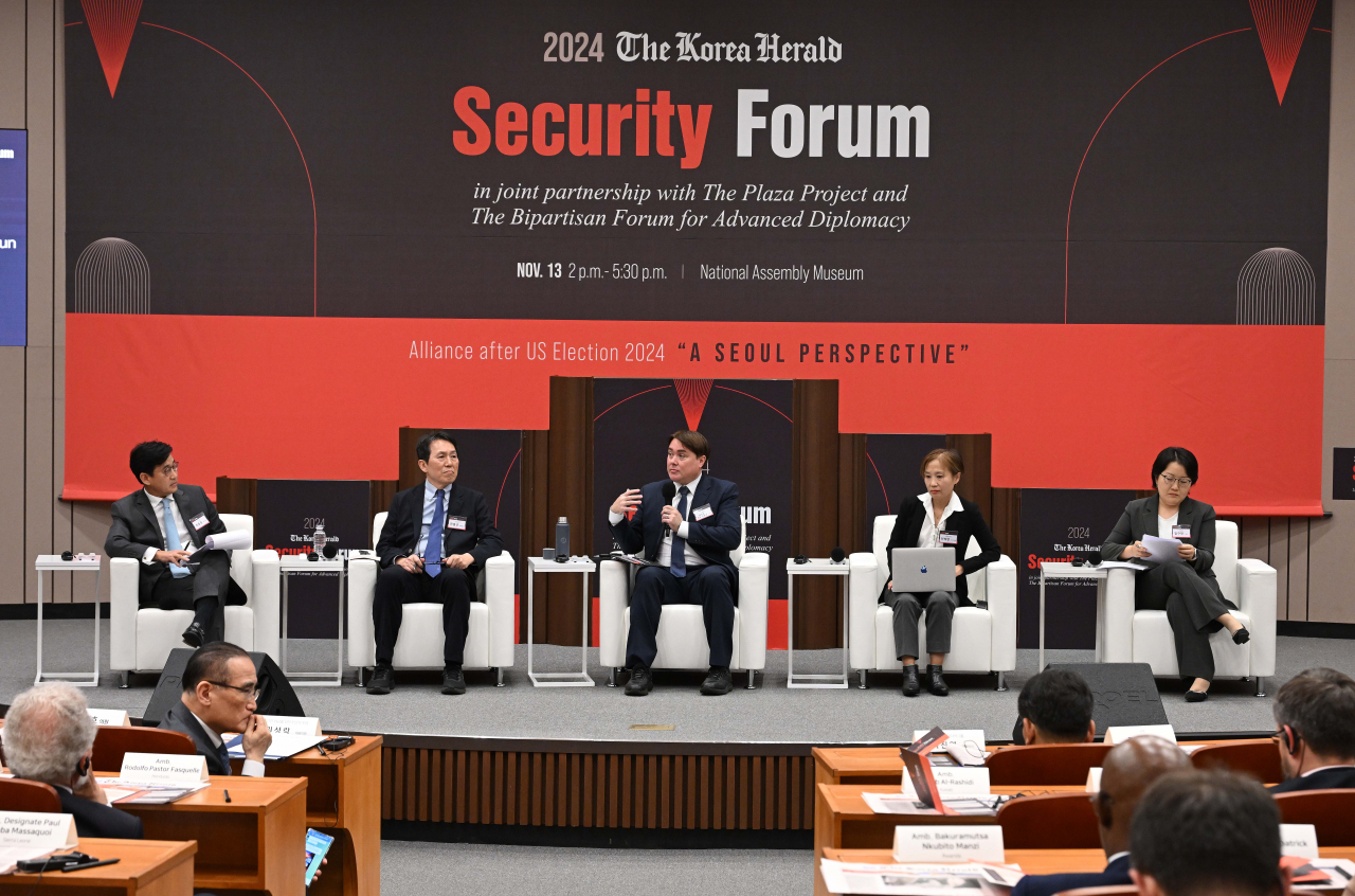 From left: Former Vice Foreign Minister Choi Jong-moon; Jun Bong-geun, professor emeritus of Korea National Diplomatic Academy; Leif-Eric Easley, professor of international studies at Ewha Womans University; Min Tae-eun, research fellow at the Korea Institute for National Unification; Chung Ku-youn, professor at Kangwon National University, speak at the Korea Herald Security Forum titled "Alliance After US Election 2024: A Seoul Perspective" held at the National Assembly in Seoul on Wednesday. (Lee Sang-sub/The Korea Herald)