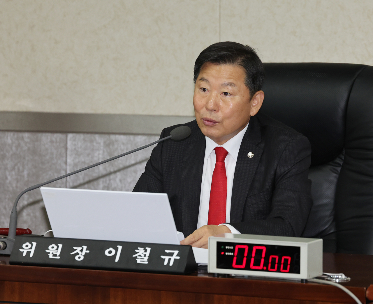 17일 울산시 중구 한국석유공사에서 열린 국회 산업통상자원중소벤처기업위원회의 한국석유공사 등 12개 기관에 대한 국정감사에서 이철규 위원장이 발언하고 있다. [연합]