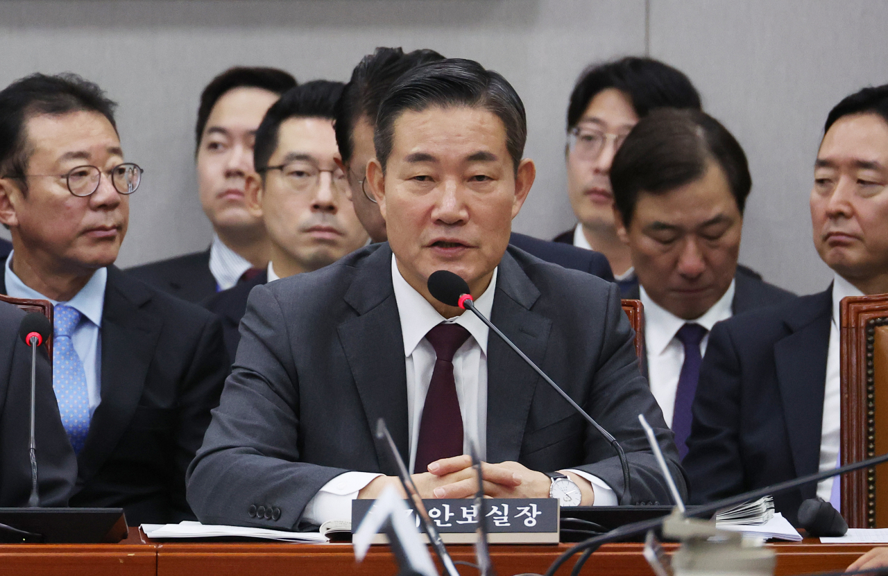 President Yoon Suk Yeol's national security adviser Shin Won-sik (center) speaks at a parliamentary audit on Nov. 1. (Yonhap)