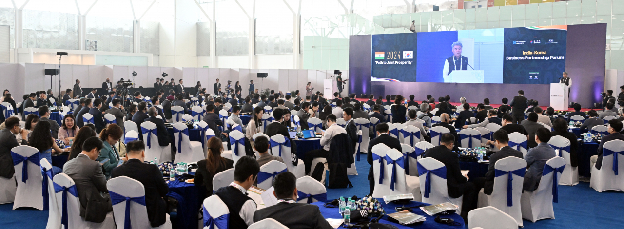 Participants listen to the opening speech by Daewoo Engineering & Construction Chairman Jung Won-ju at the India-Korea Business Partnership Forum held under the theme of 