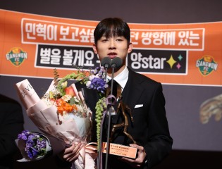 Gangwon's teen phenom Yang Min-hyeok voted top rookie in 2024 K League 1 season