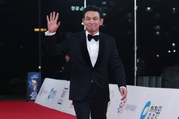 '12.12: The Day' wins big at 45th Blue Dragon Film Awards