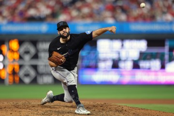 Wiz sign starting pitcher De Jesus
