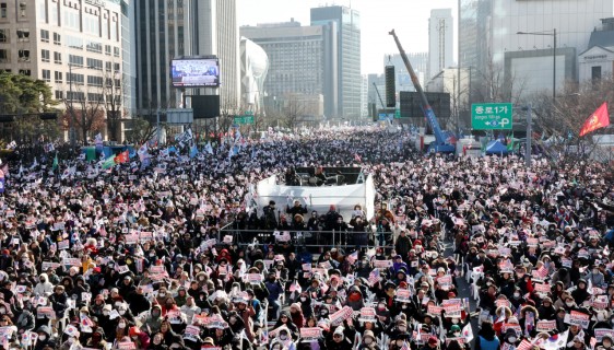 Yoon supporters at Gwanghwamun call impeachment vote ‘invalid’