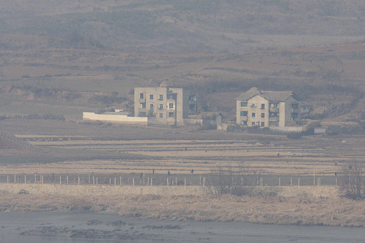 This file photo, taken from the border city of Paju, 28 kilometers northwest of Seoul on Wednesday, shows buildings in a border area in North Korea. (Yonhap)