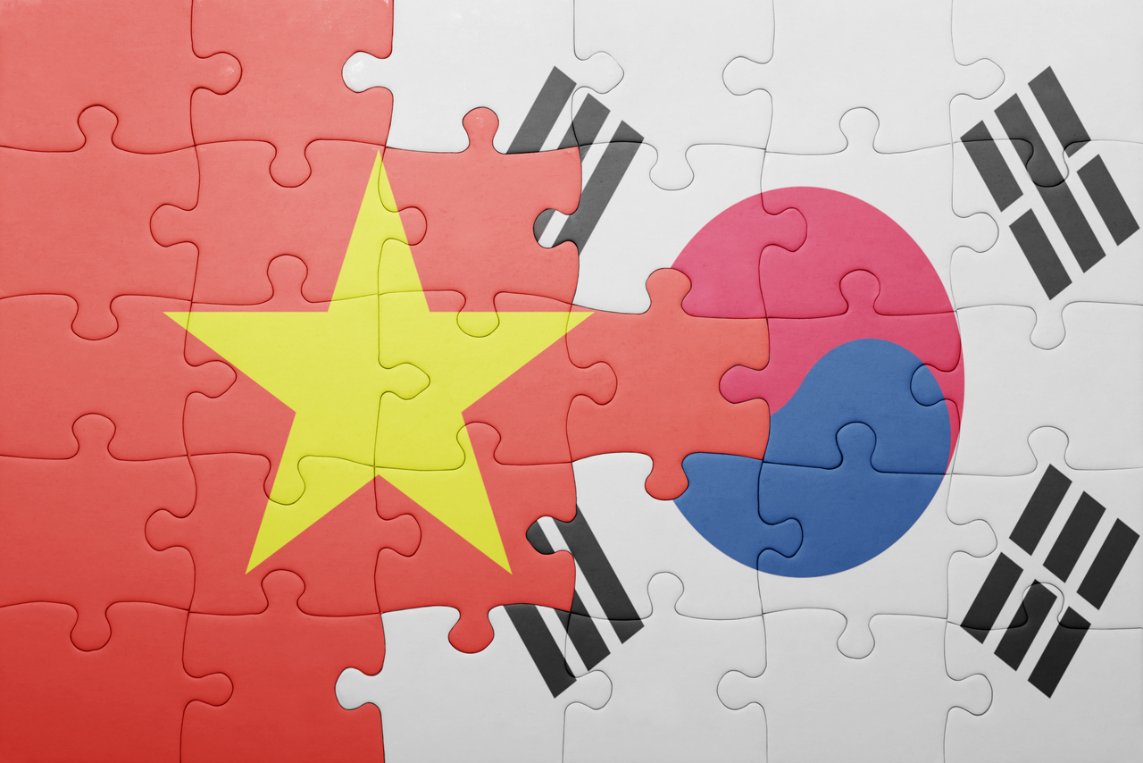 puzzle with the national flag of south korea and vietnam