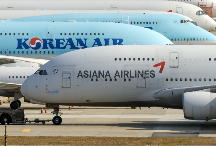 인천국제공항 계류장 내 대한항공과 아시아나항공 여객기 모습