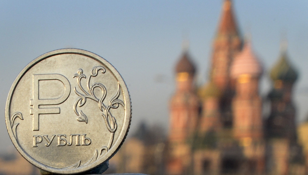 FILES-RUSSIA-UKRAINE-CONFLICT-ECONOMY-RUBLE