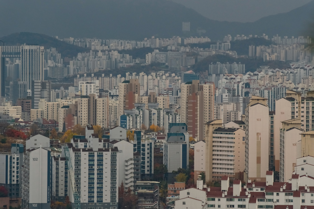 전국 아파트 전세가율 23개월 만에 최고…“매매가 하락 영향”