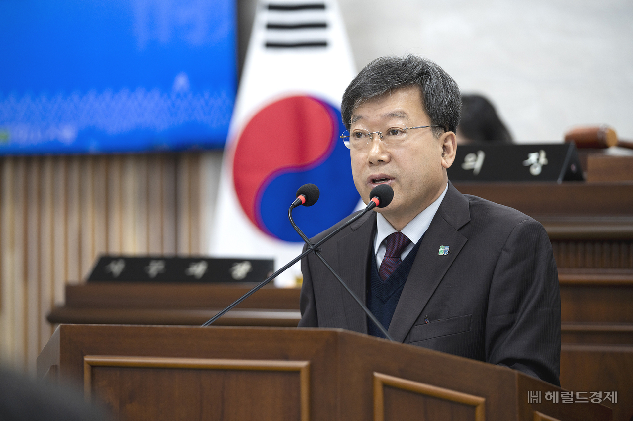 남한권 울릉군수가 시정연설을 하고 있다(울릉군 제공)