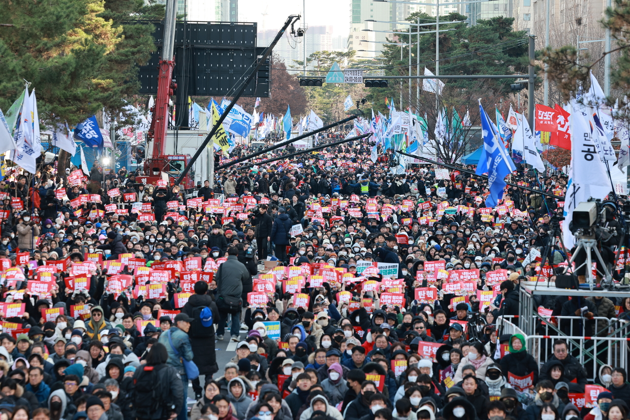 국회 앞에서 열린 범국민 촛불대행진