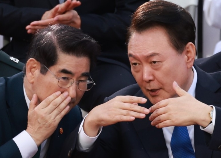 김용현 전 국방부장관과 윤석열 대통령. [연합]