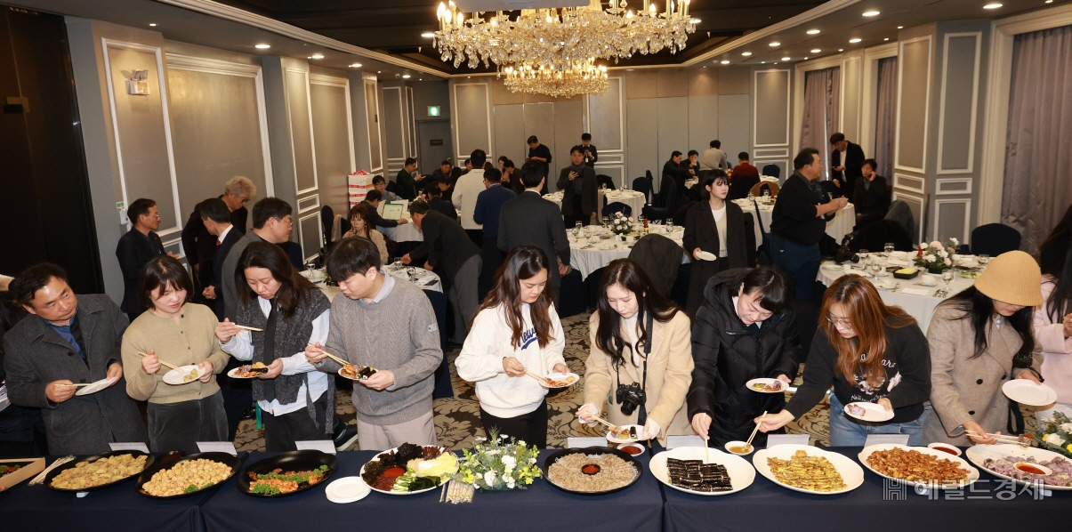 12일 포항시가 겨울철 별미인 구룡포 과메기와 영일만 검은돌장어의 우수성을 홍보하는 미디어 설명회를 서울 여의도 켄싱턴 호텔 그랜드스테이션에서 개최했다.