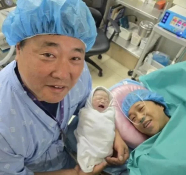전 야구선수 양준혁이 55세 나이에 늦둥이를 품에 안았다. [양준혁 인스타그램]
