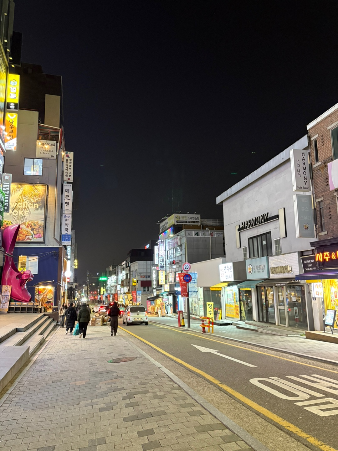 11일 저녁 서울 서대문구 거리가 한산한 모습. 강승연 기자