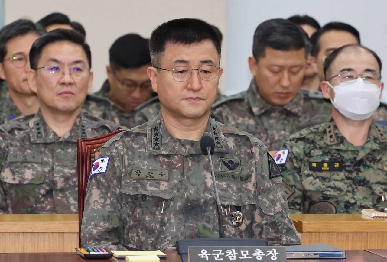 박안수 육군참모총장이 10일 오전 서울 여의도 국회에서 열린 국회 국방위원회 전체회의에서 현안질의에 답하기 위해 출석해 있다. [연합]