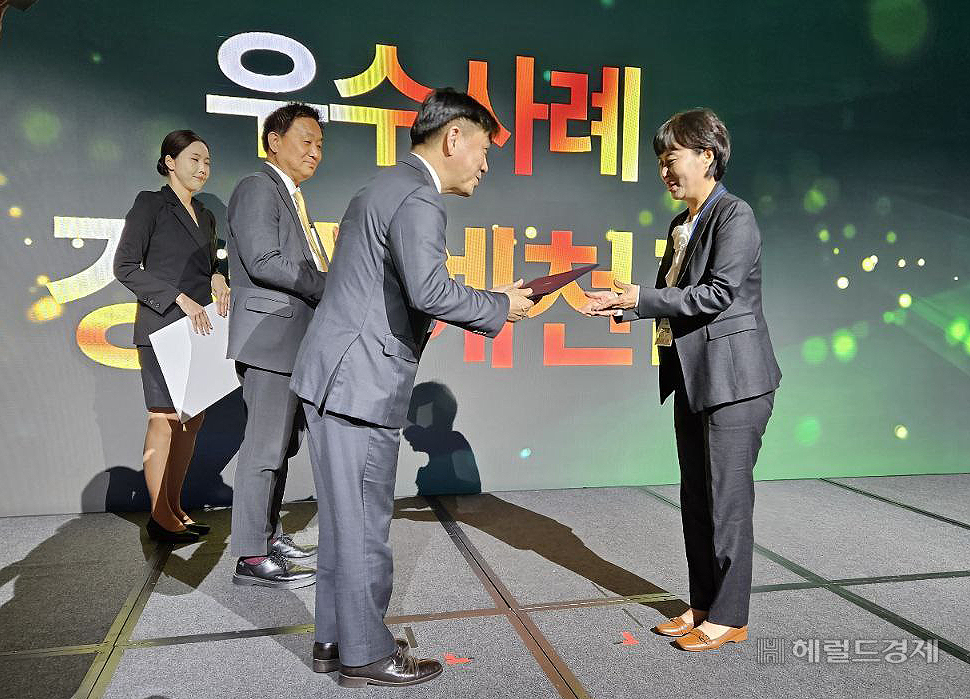 경북예천군은 ‘스마트 모빌리티 안전솔루션’ 사업이 우수사례로 선정돼 과기부 장관상을 수상했다. (예천군 제공)