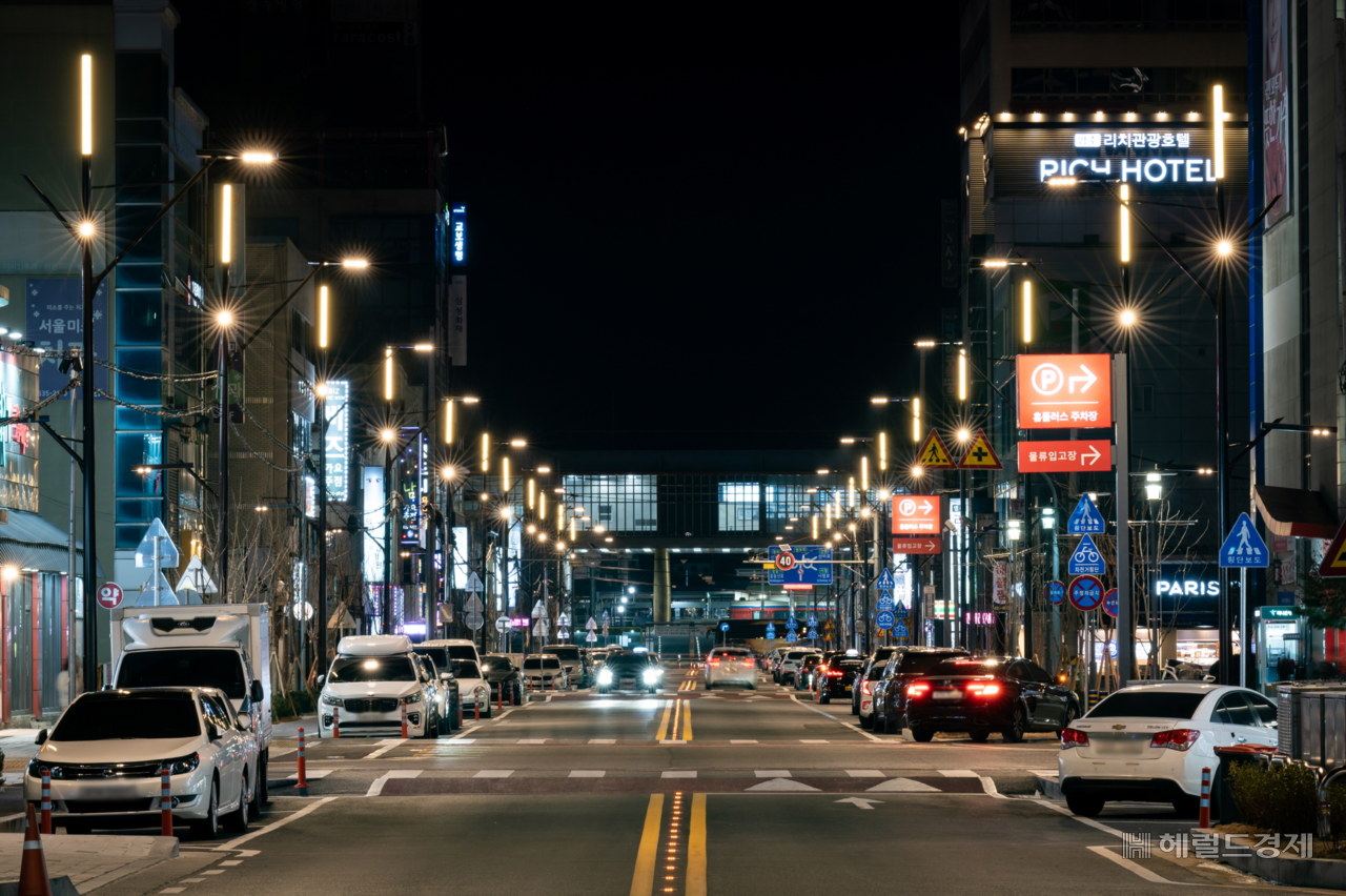 영주역 앞 가로등 교체 후 깨끗해진 야경 모습(영주시 제공)