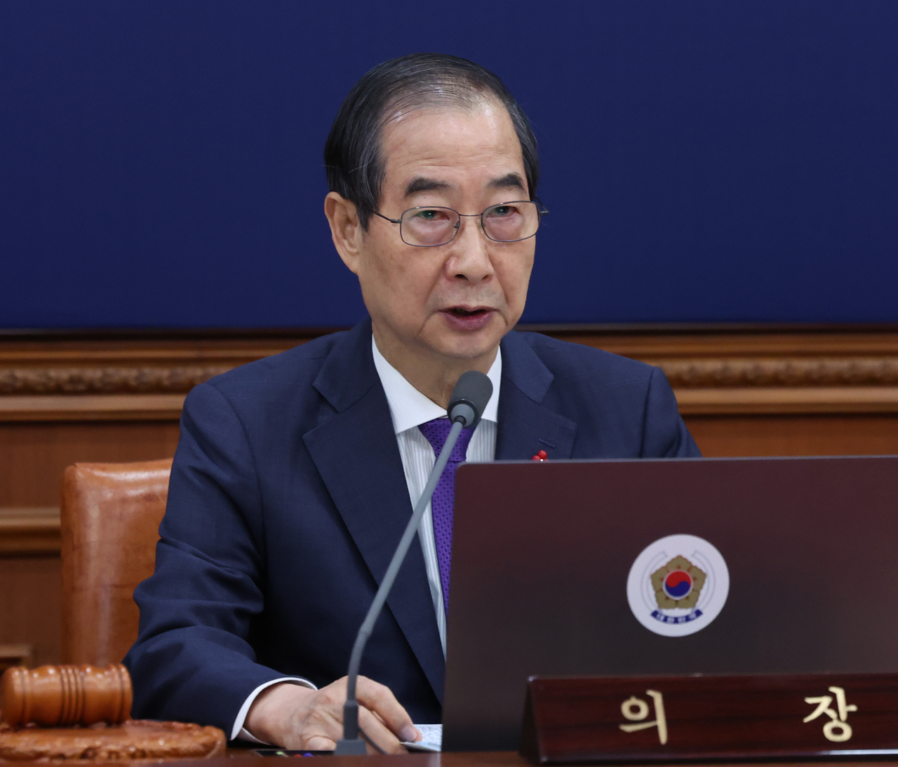한덕수 대통령 권한대행 국무총리가 지난 17일 서울 종로구 정부서울청사에서 열린 국무회의에서 발언하고 있다.  [대통령실통신사진기자단] [연합]