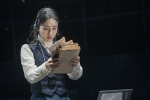 Ahn Eun-jin returns to stage as astronomer in ‘Silent Sky’