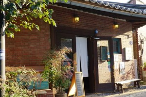 Old meets new at cafes in Bukchon