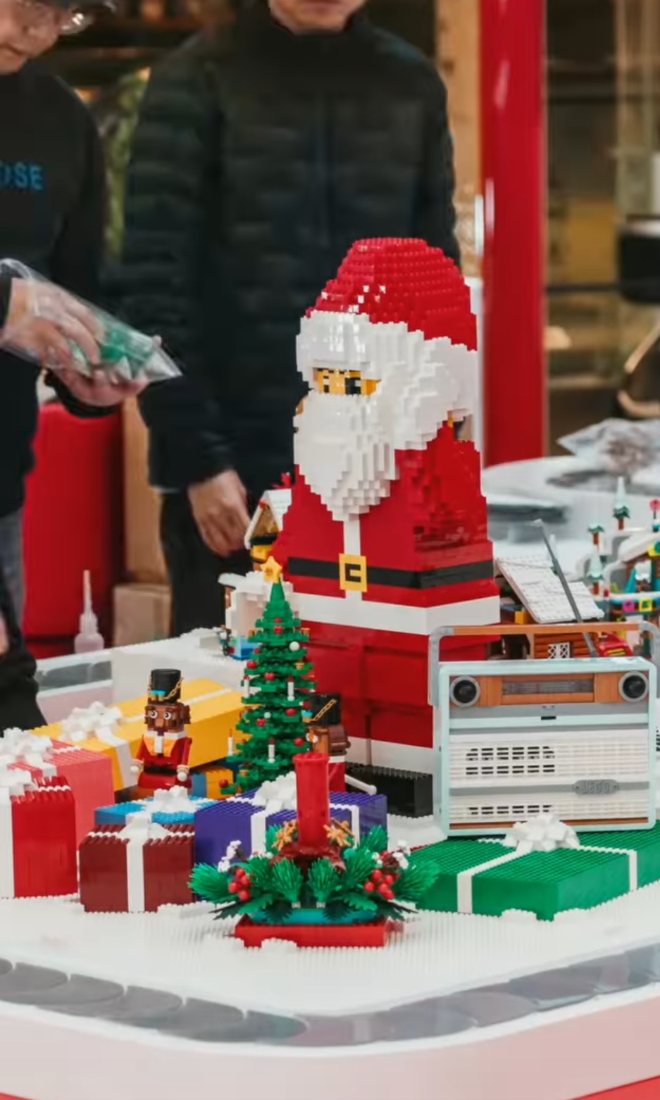 Lego Santa Pop-Up Store (Lego Korea Instagram)
