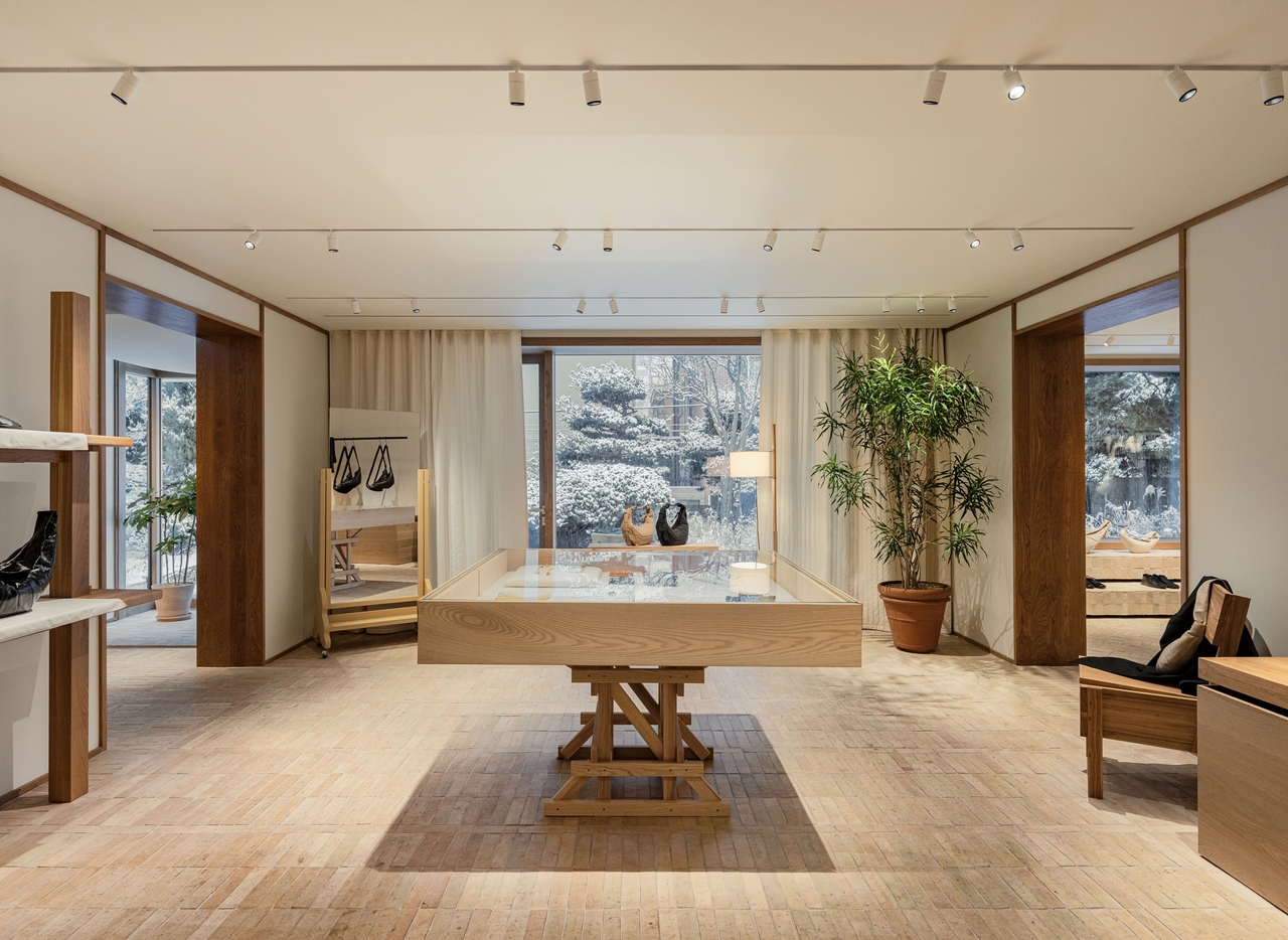 French clothing brand Lemaire's flagship store in Seoul (LimTaeHee Design Studio)