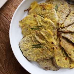 1. Yukjeon (pan-fried battered beef)