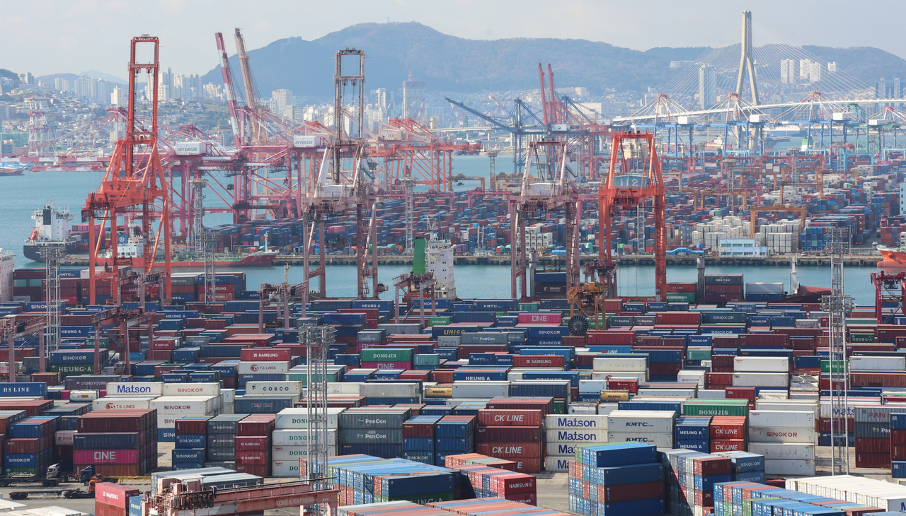 Shipping containers are stacked at a port in the southeastern city of Busan, in this file photo taken Nov. 29. (Yonhap)