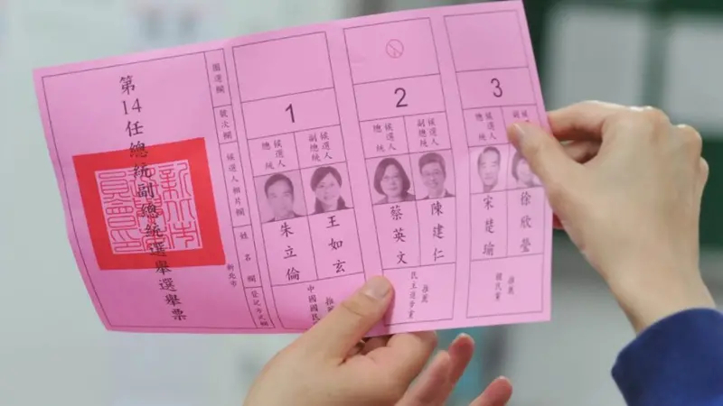 Countries like South Africa, Taiwan, Scotland and Egypt use candidate photos on ballot papers as a voter assistance measure.  (Getty Images)