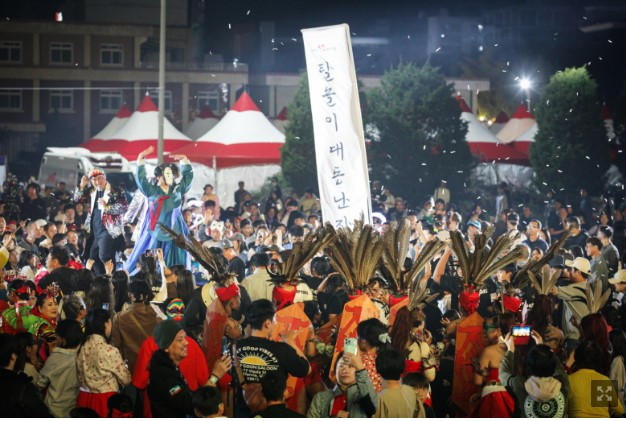 안동국제탈춤 페스티벌에 148만여 명이 다녀가며 대한민국 대표 축제의 위상을 다시 한번 확인했다. (안동시 제공)