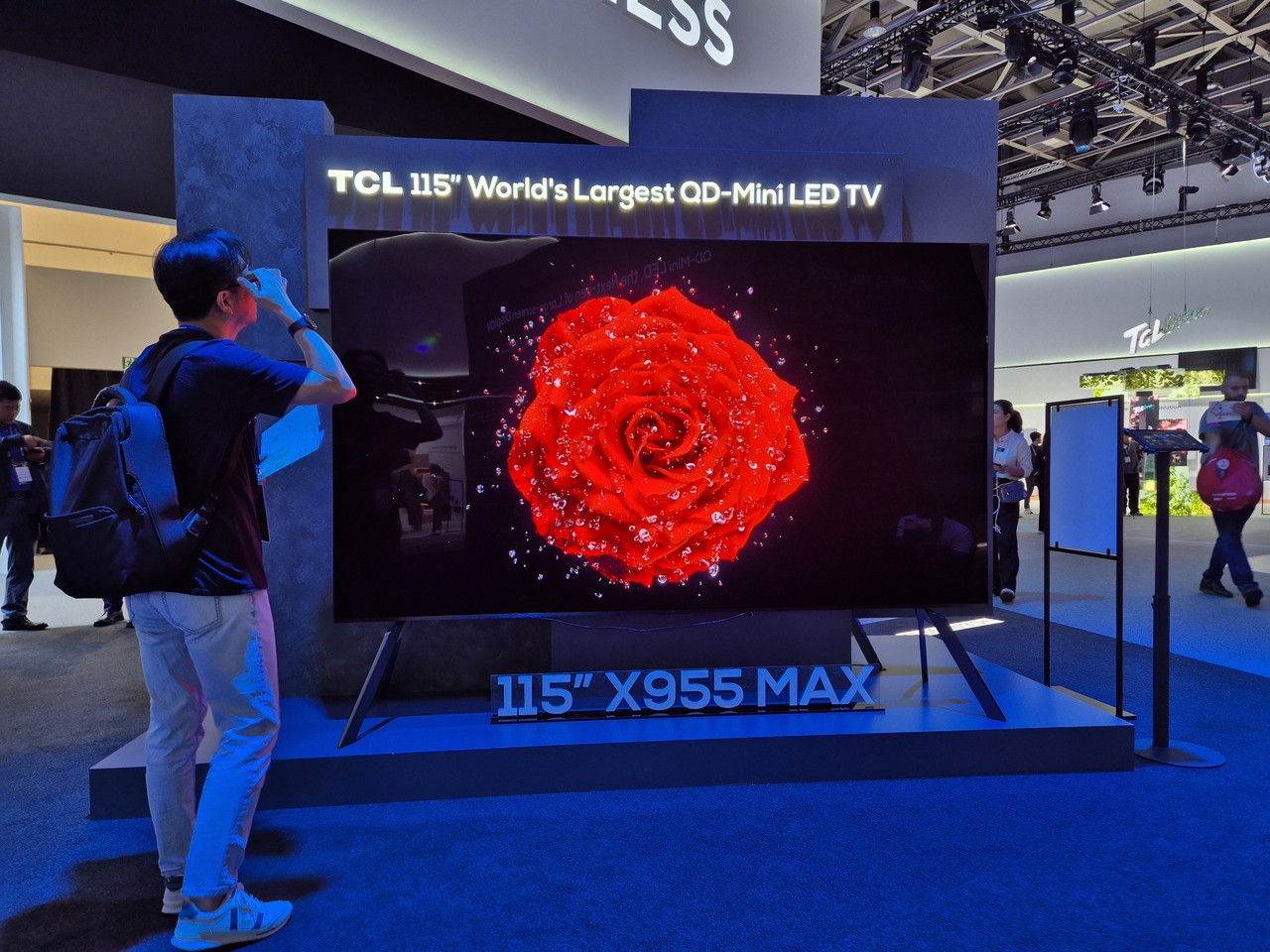 슬롯 사이트 TCL이 지난 9월 독일 베를린에서 열린 IFA 2024에서 전시한 115인치 퀀텀닷 미니 발광 다이오(QD-Mini LED) TV. 김현일 기자