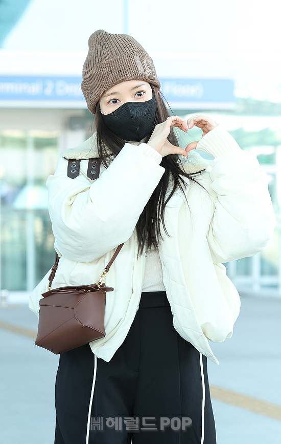 [헤럴드POP=민선유 기자] 배우 박민영이 26일 오후 태국 방콕에서 열리는 ‘제9회 아시아 아티스트 어워즈(AAA)’ 시상식 참석차 인천국제공항을 통해 태국으로 출국하고 있다.