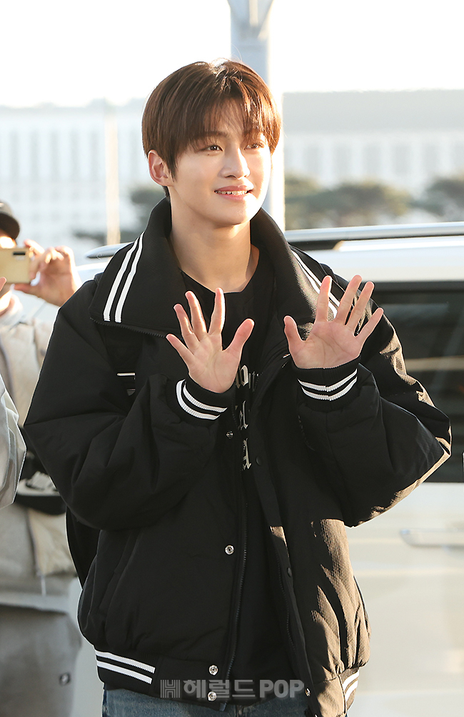 투어스 지훈
