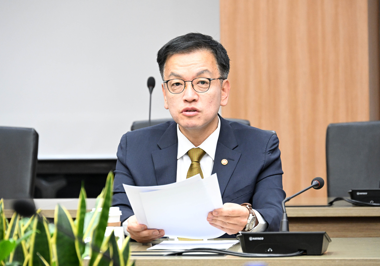 Finance Minister Choi Sang-mok speaks during an emergency meeting with Bank of Korea Gov. Rhee Chang-yong and other top financial officials in Seoul on Friday, in this photo provided by the ministry. (Yonhap)