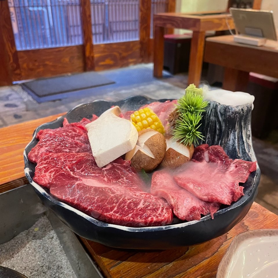 Fujiyama's premium Wagyu set (Hong Yoo/ The Korea Herald)